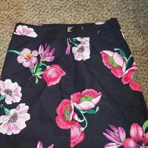 Ann Taylor Womens Pencil Straight Skirt Sz 10P Black Pink Floral Knee Length - Picture 2 of 6